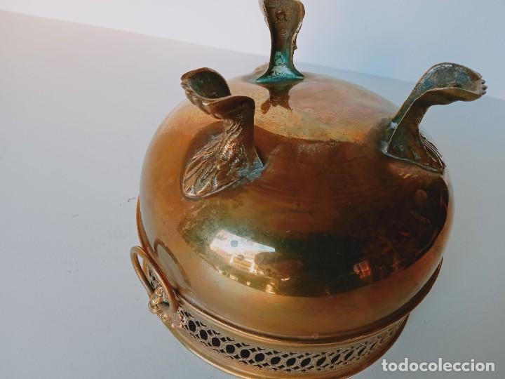 Antig&uuml;edades: Centro de mesa o macetero de lat&oacute;n - Foto 3