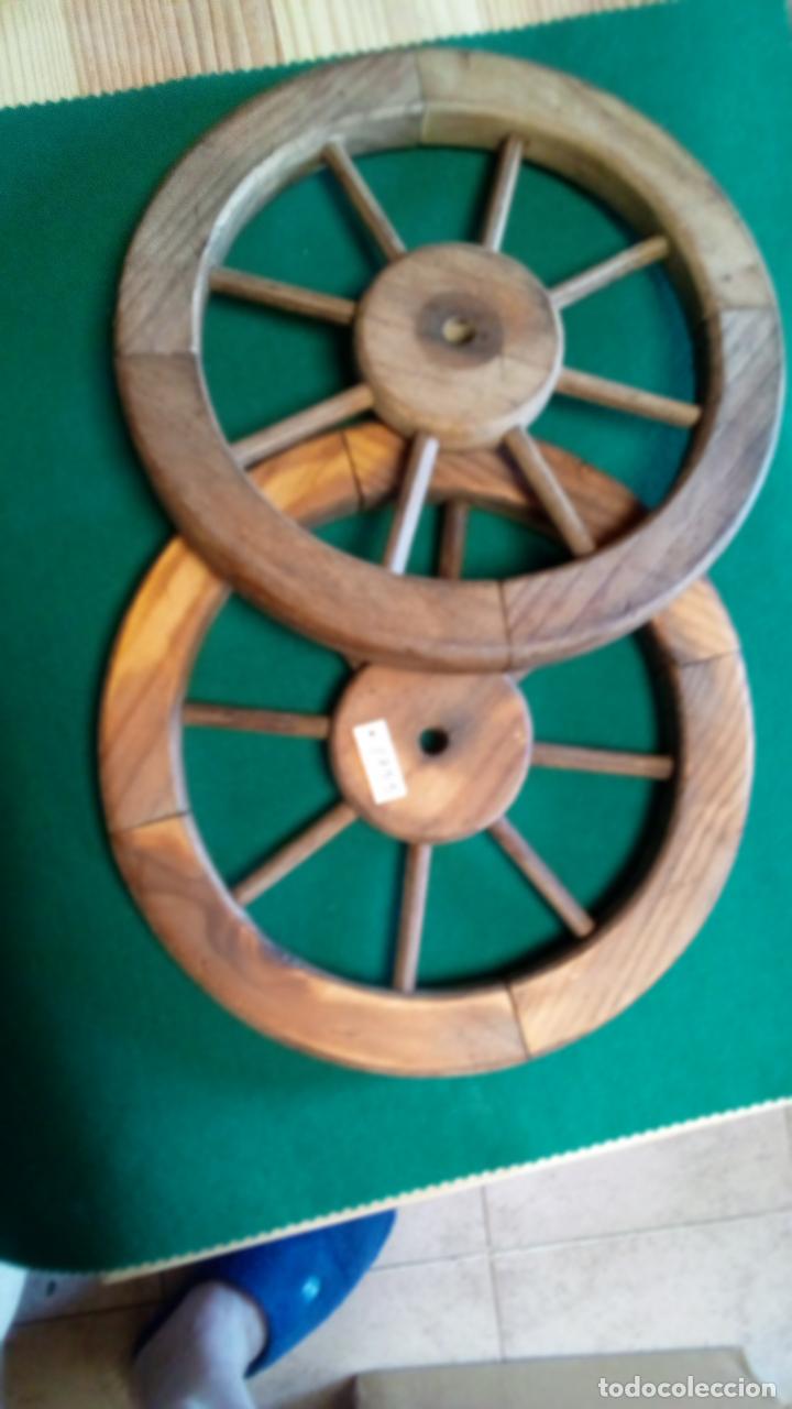 Antig&uuml;edades: PAREJA DE RUEDAS DE MADERA - Foto 1