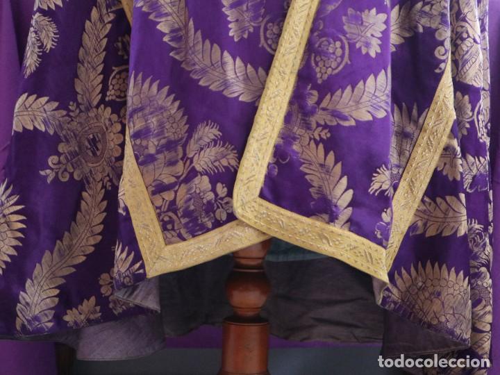 Antigüedades: Capa pluvial confeccionada en seda estampada con motivos religiosos. Hacia 1900. - Foto 5 - 291546603