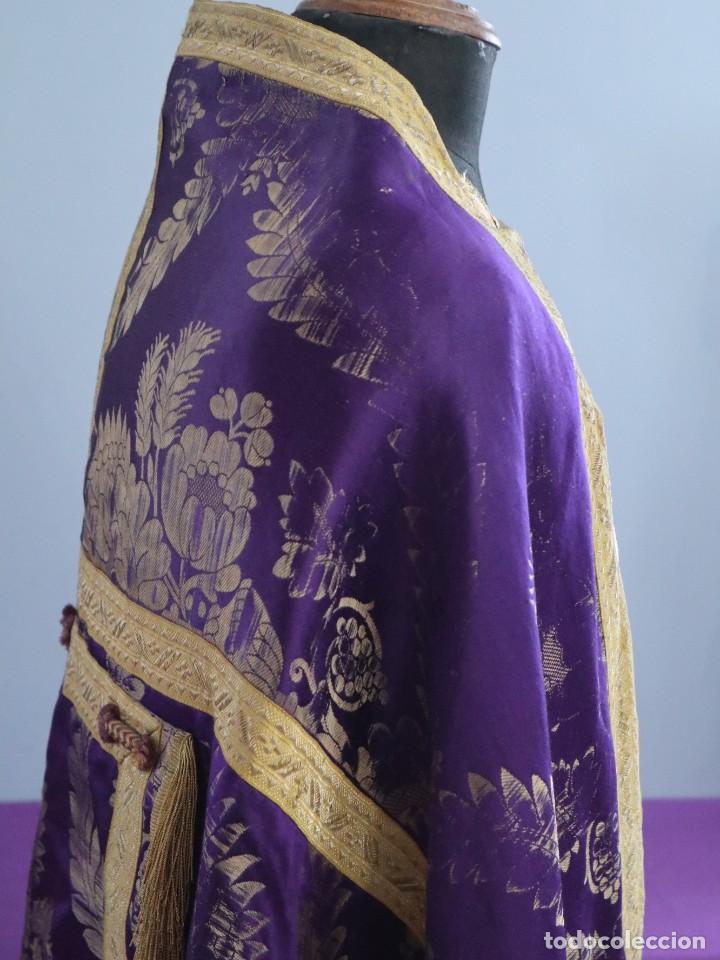 Antigüedades: Capa pluvial confeccionada en seda estampada con motivos religiosos. Hacia 1900. - Foto 8 - 291546603