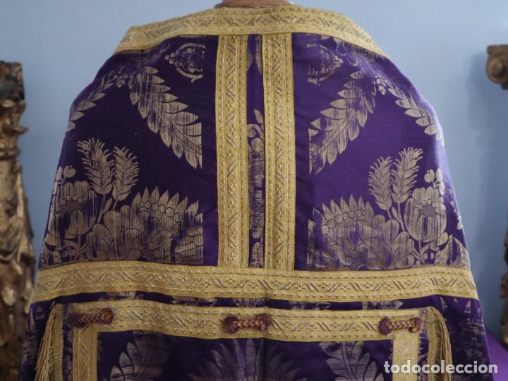 Antigüedades: Capa pluvial confeccionada en seda estampada con motivos religiosos. Hacia 1900. - Foto 12 - 291546603
