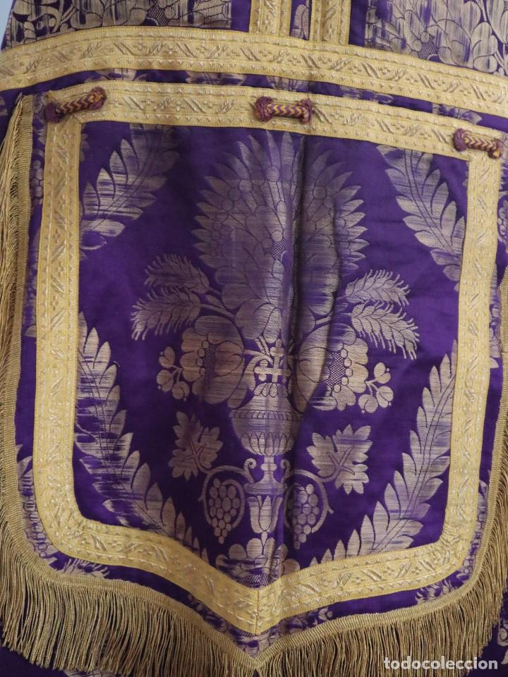 Antigüedades: Capa pluvial confeccionada en seda estampada con motivos religiosos. Hacia 1900. - Foto 14 - 291546603