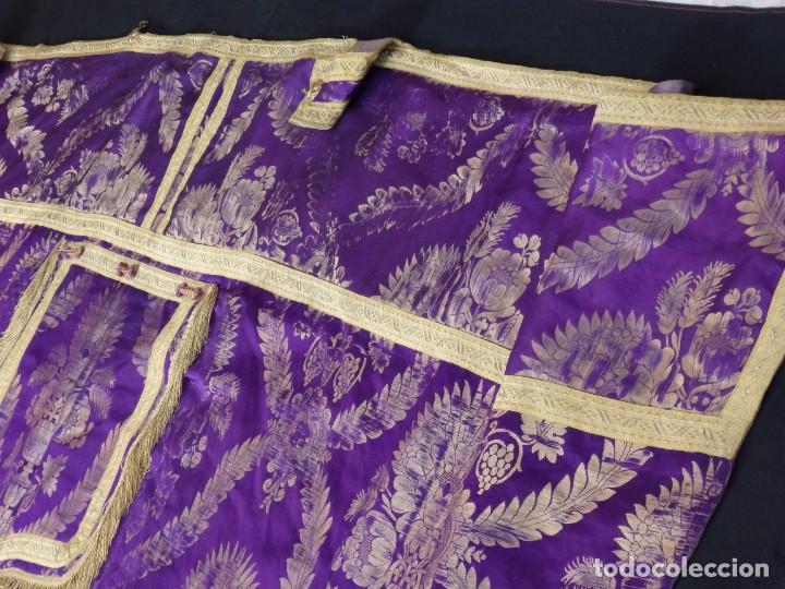 Antigüedades: Capa pluvial confeccionada en seda estampada con motivos religiosos. Hacia 1900. - Foto 20 - 291546603