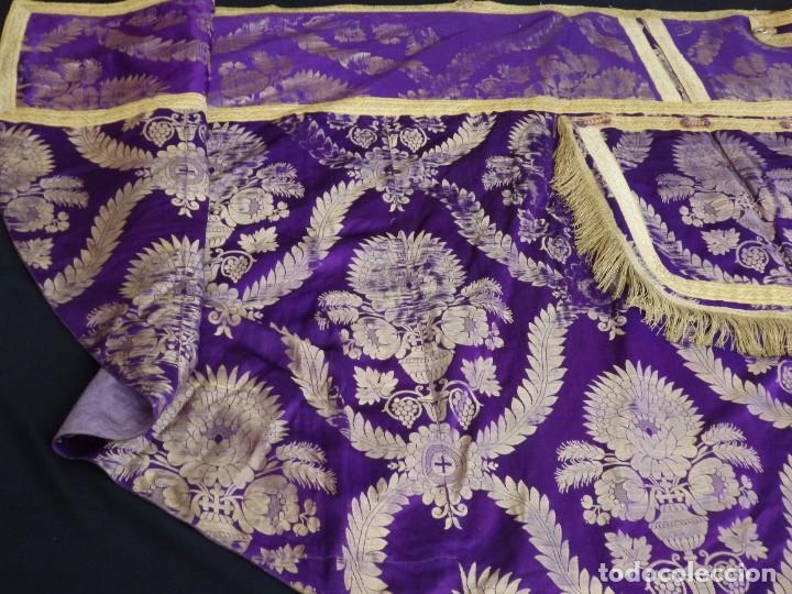 Antigüedades: Capa pluvial confeccionada en seda estampada con motivos religiosos. Hacia 1900. - Foto 22 - 291546603