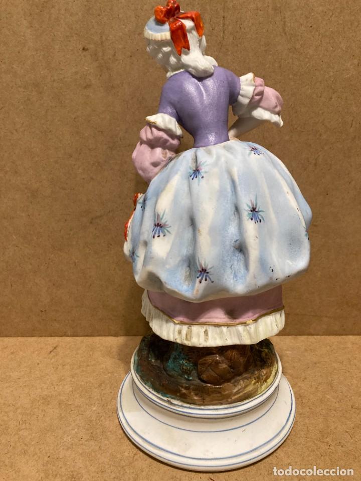 Antig&uuml;edades: Biscuit centroeuropeo representando a mujer en actitud de baile - Foto 4