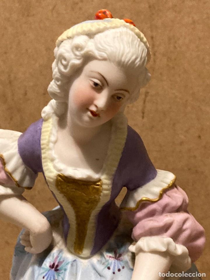 Antig&uuml;edades: Biscuit centroeuropeo representando a mujer en actitud de baile - Foto 7