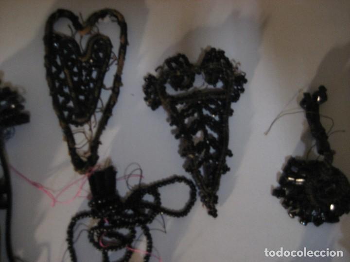 Antigüedades: lote 16 aplicaciones encaje puntilla para decoracion de vestido pedreria azabache cuentas ... - Foto 4 - 291866298
