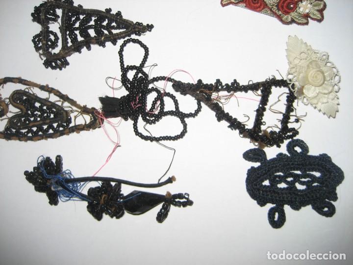Antigüedades: lote 16 aplicaciones encaje puntilla para decoracion de vestido pedreria azabache cuentas ... - Foto 7 - 291866298