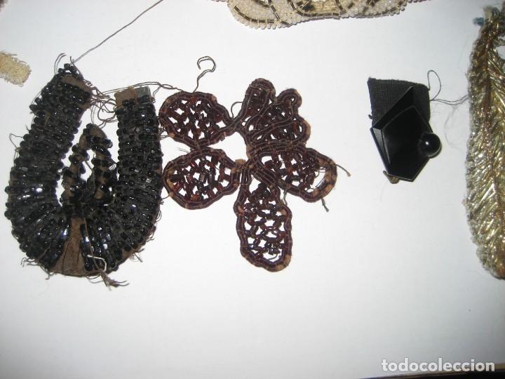 Antigüedades: lote 16 aplicaciones encaje puntilla para decoracion de vestido pedreria azabache cuentas ... - Foto 8 - 291866298