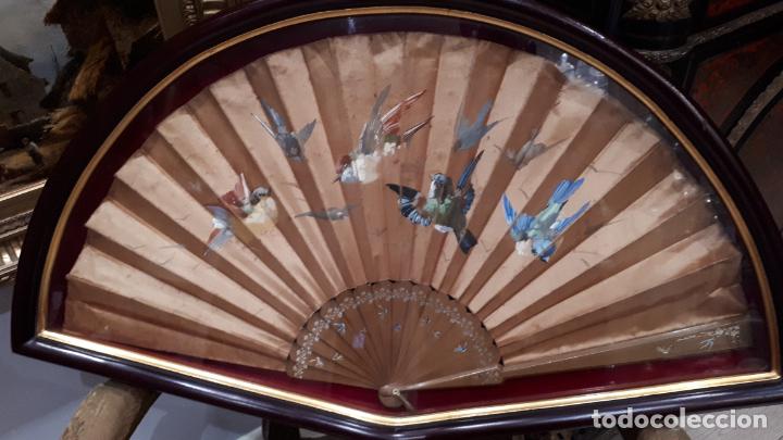 Antig&uuml;edades: Abanico con tema de p&aacute;jaros - Foto 1