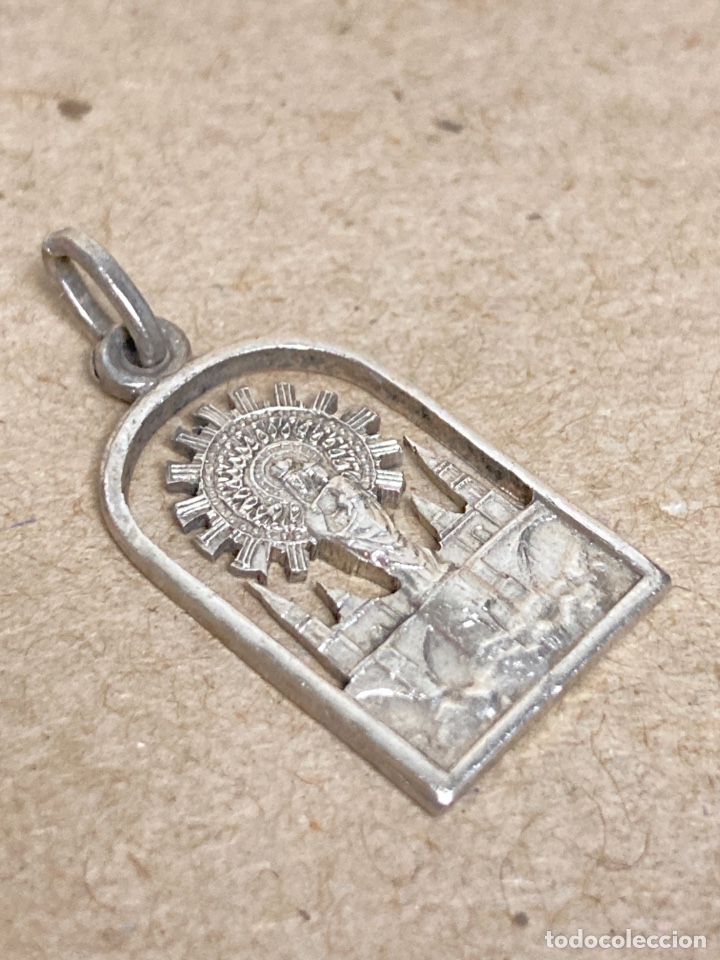 Antig&uuml;edades: Medalla de plata de la Virgen - Foto 3