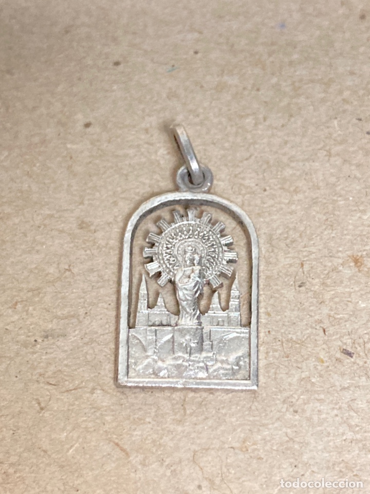 Antig&uuml;edades: Medalla de plata de la Virgen - Foto 1