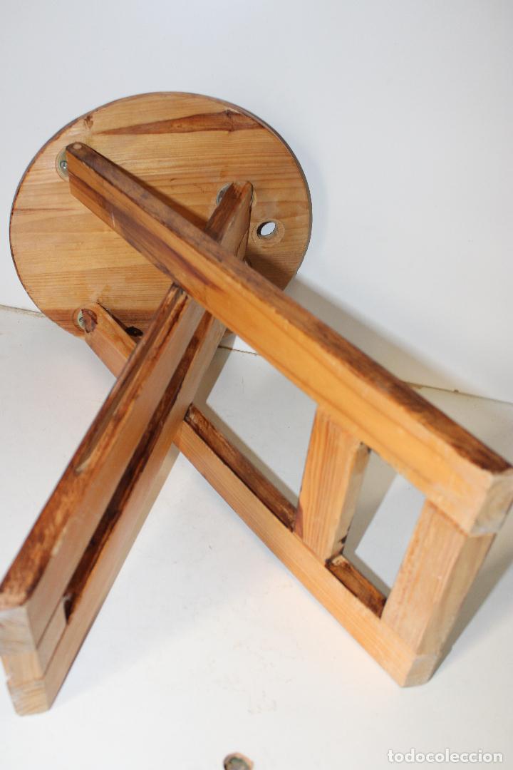 Antig&uuml;edades: taburete plegable de madera - Foto 3