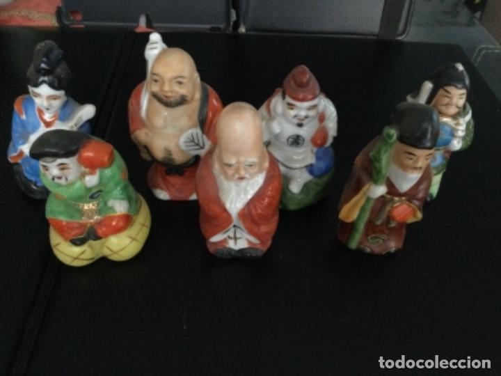 Antig&uuml;edades: 5 budas de la suerte en porcelana