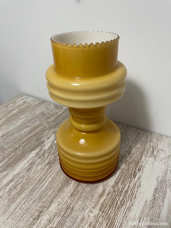 Antig&uuml;edades: JARRON FLORERO OPALINA AMARILLO AMBAR VINTAGE - Foto 1