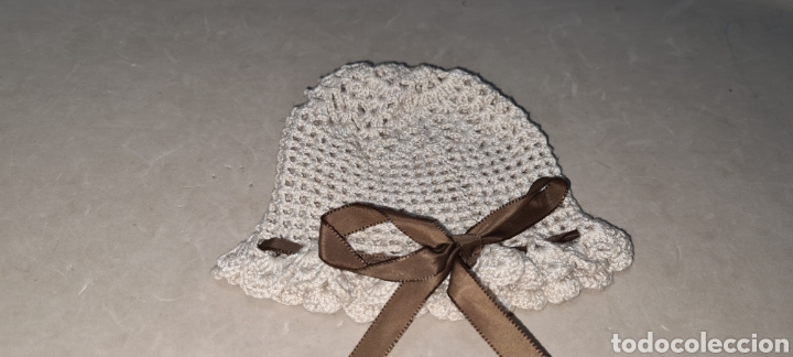 Antig&uuml;edades: Precioso Gorro de ganchillo para bebe o mu&ntilde;eca. - Foto 2