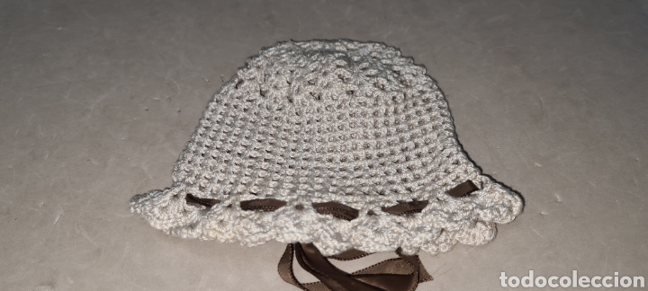 Antig&uuml;edades: Precioso Gorro de ganchillo para bebe o mu&ntilde;eca. - Foto 3