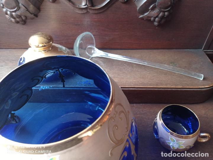 Antigüedades: Cristal de Bohemia. Ponchera, cucharón y 6 ponches en azul cobalto. Bellísimo. - Foto 12 - 292104923