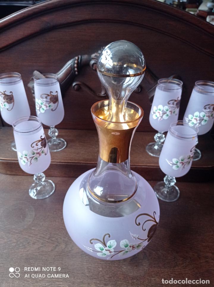 Antigüedades: Cristal de Bohemia. Elegante conjunto de botella y seis copas en lila pompadour. - Foto 23 - 292111823