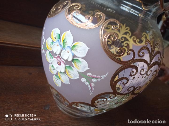Antigüedades: Cristal de Bohemia. Precioso jarrón en lila pompadour. Impecable - Foto 5 - 292137518
