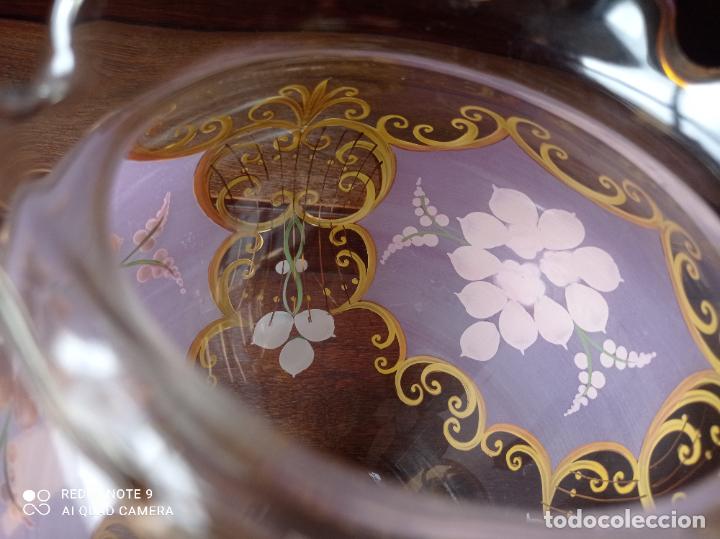 Antigüedades: Cristal de Bohemia. Precioso jarrón en lila pompadour. Impecable - Foto 7 - 292137518