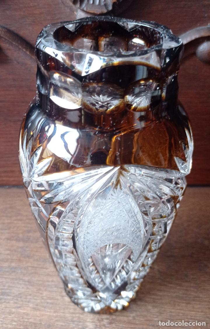 Antigüedades: Cristal de Bohemia. Centro y jarrón en ámbar con un tallado cuajado, impresionante. - Foto 3 - 292148743