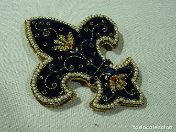 Antig&uuml;edades: Flor de Lys con Hilo de Oro - Foto 1