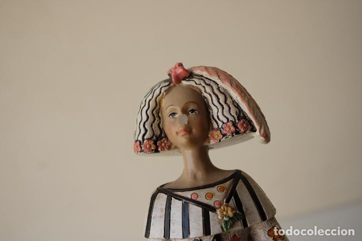 Antig&uuml;edades: figura menina resina - Foto 2