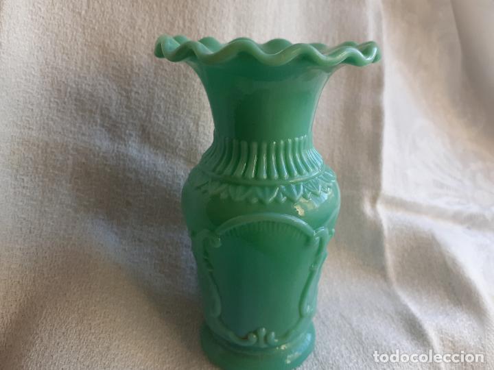 Antig&uuml;edades: Jarron peque&ntilde;o opalina verde - Foto 2