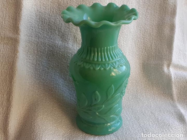 Antig&uuml;edades: Jarron peque&ntilde;o opalina verde - Foto 1