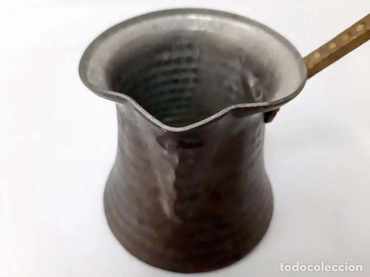 Antig&uuml;edades: Cafetera turca de cobre vintage - Foto 5