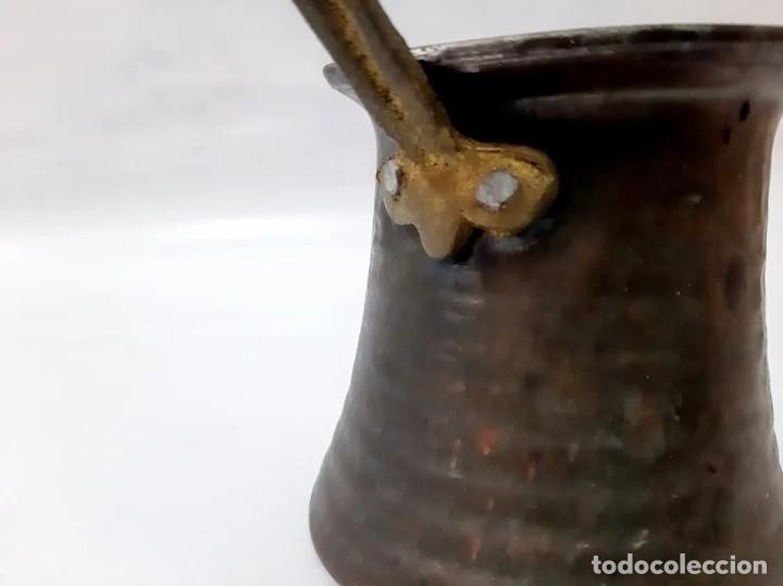 Antig&uuml;edades: Cafetera turca de cobre vintage - Foto 6