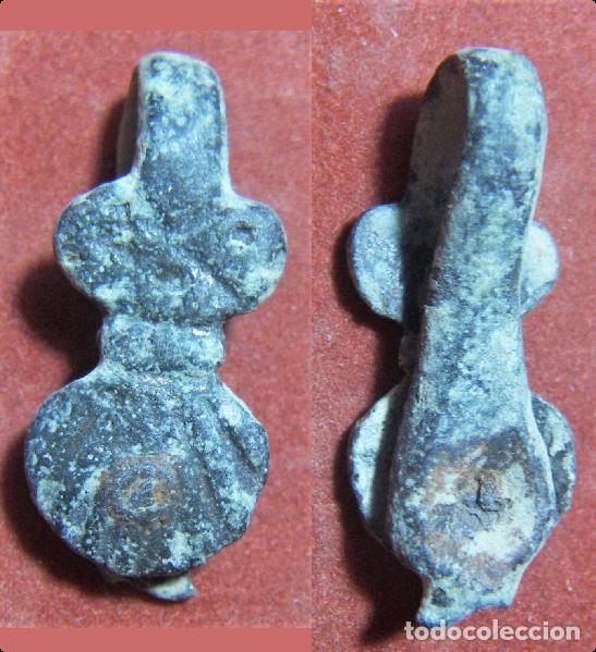Oggetti Antichi: Antiguo pinjante adorno de caballeria con una venera