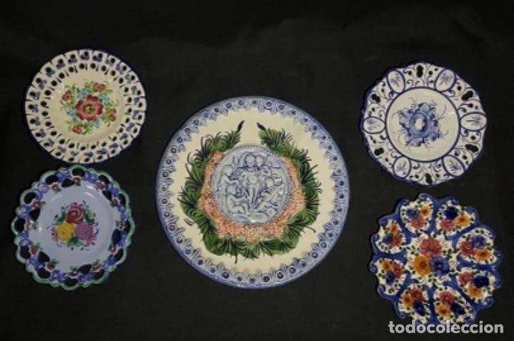 Antig&uuml;edades: Conjunto de 5 platos decorativos cer&aacute;micos - Foto 1