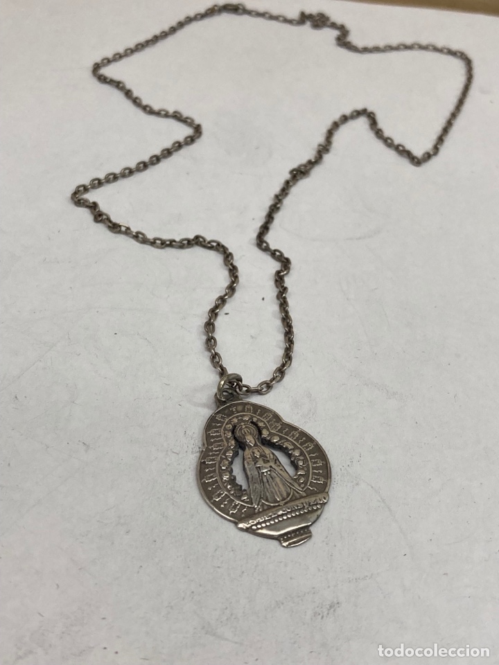 Antig&uuml;edades: Medalla con cadena de plata religiosa - Foto 1