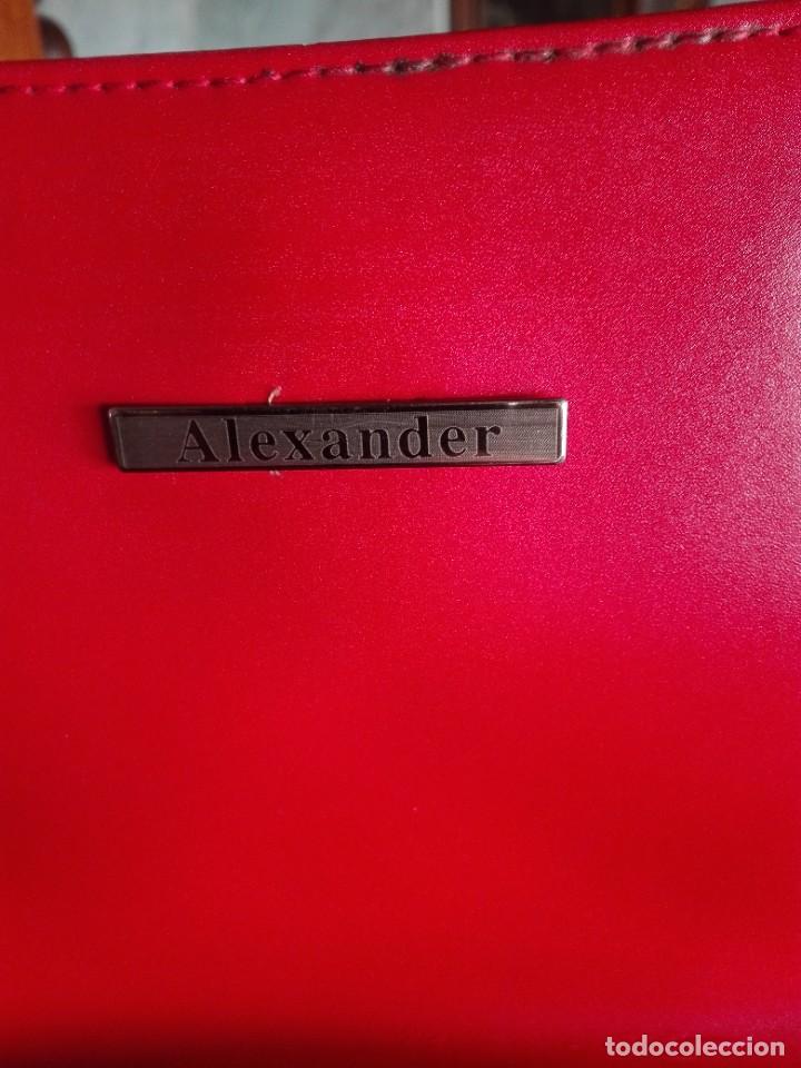 Antig&uuml;edades: Bolso rojo marca Alexander - Foto 2