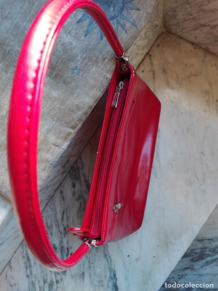 Antig&uuml;edades: Bolso rojo marca Alexander - Foto 6