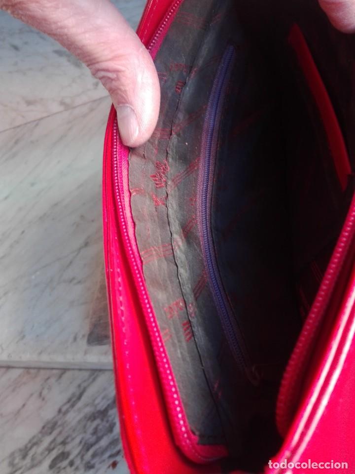 Antig&uuml;edades: Bolso rojo marca Alexander - Foto 7