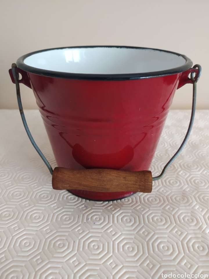 Antig&uuml;edades: Cubo esmaltado en rojo - Foto 2