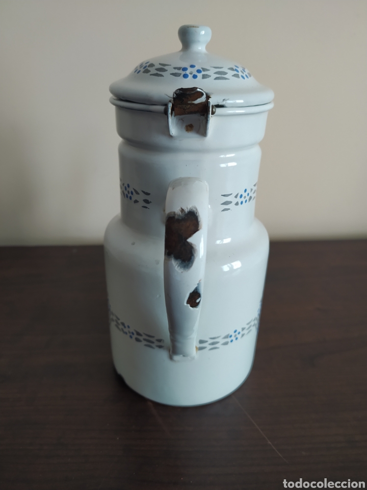 Antig&uuml;edades: Cafetera de hierro esmaltado blanco con dibujos - Foto 3