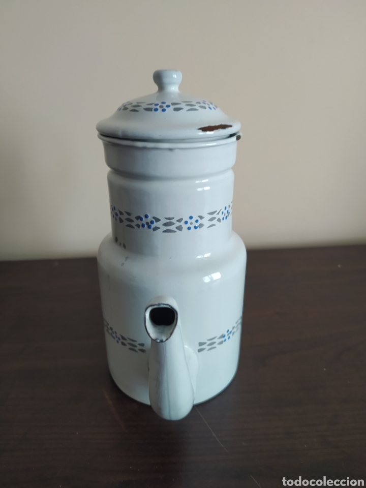Antig&uuml;edades: Cafetera de hierro esmaltado blanco con dibujos - Foto 4