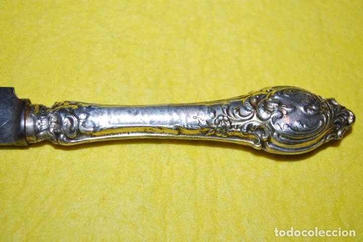 Antig&uuml;edades: Cubierto de plata antigua . - Foto 2
