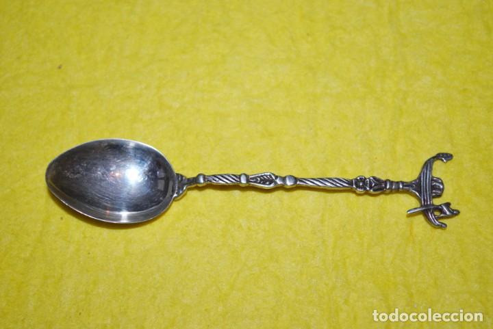 Antig&uuml;edades: Cucharilla de plata ,ciudad o Pa&iacute;s . - Foto 1