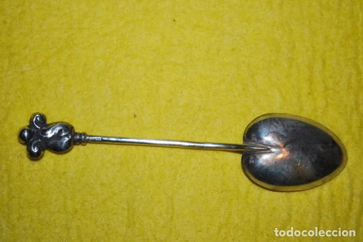 Antig&uuml;edades: Cucharilla de plata , flor de Lis esqudo de Francia . - Foto 2