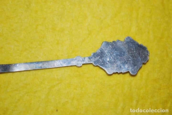 Antig&uuml;edades: Cucharilla de plata , madre de Dios - c.Reus . - Foto 4