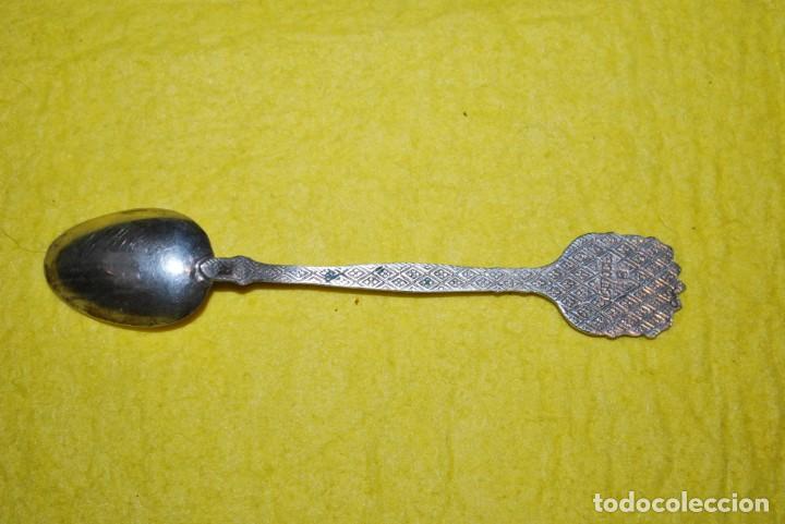 Antig&uuml;edades: Cucharilla de plata , ciudad Madrid . - Foto 2
