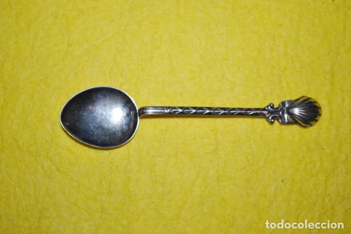 Antig&uuml;edades: Cucharilla de plata , Concha. - Foto 1