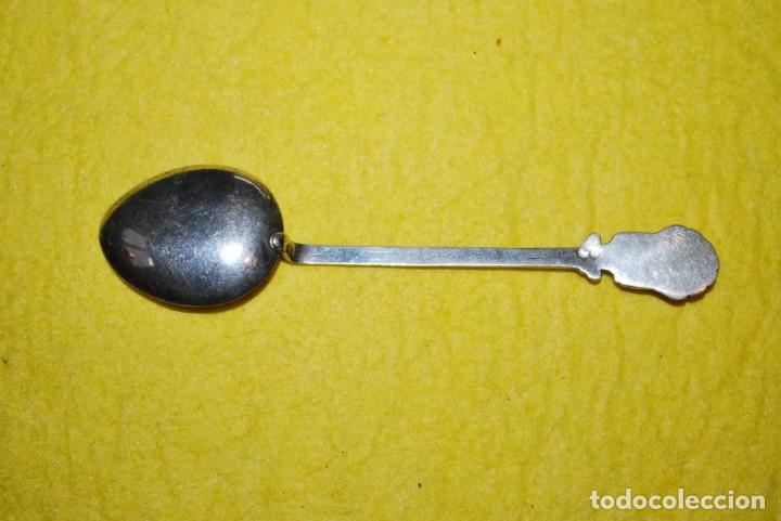 Antig&uuml;edades: Cucharilla de plata , Concha. - Foto 2