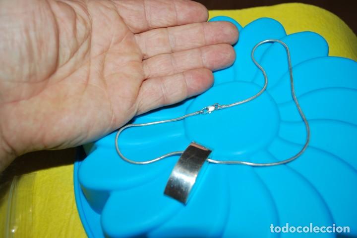 Antig&uuml;edades: Cadena y colgante de plata de ley . - Foto 2