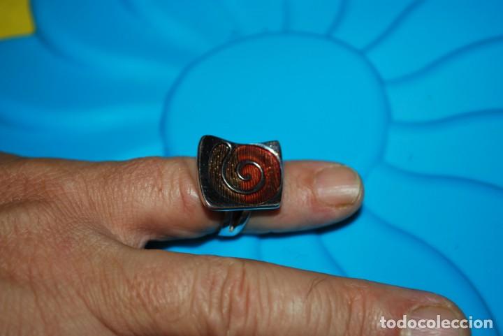Antig&uuml;edades: Anillo de plata con esmalte . - Foto 1